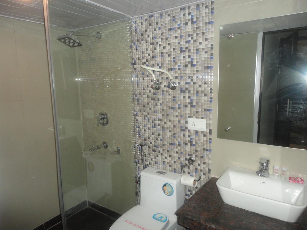 Swiss Wood Hotel Manali  Ngoại thất bức ảnh